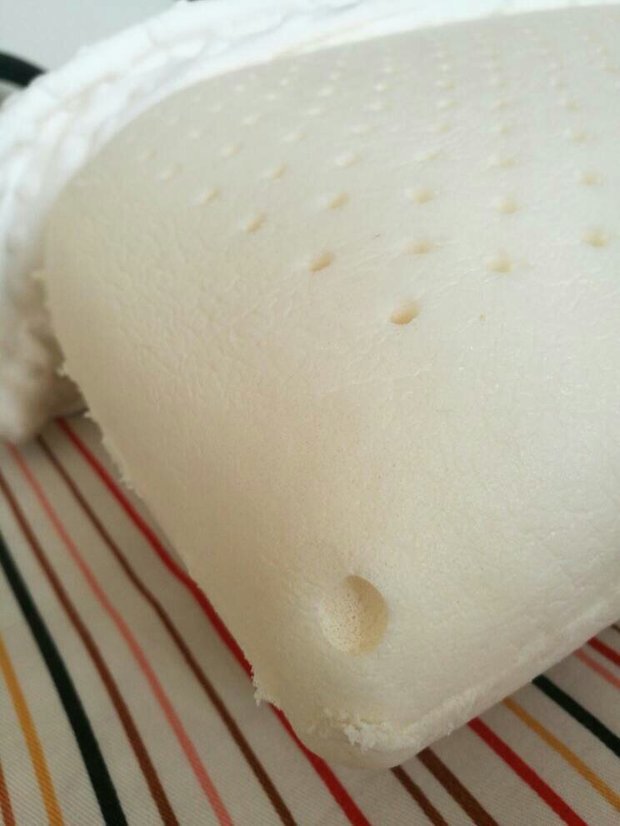 这种复合结构不仅保证了颈椎所需的强力支撑