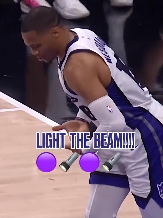 37岁威少狂砍三双创历史纪录 两队摆烂赛成里程