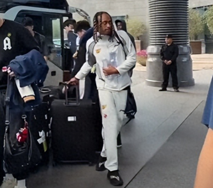 广东队惨败上海队 防守崩盘致篮板遭碾压 徐杰情