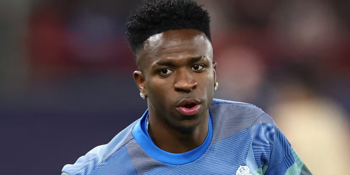 曼联夏窗瞄准维尼修斯 皇马续约僵局或致巨星离