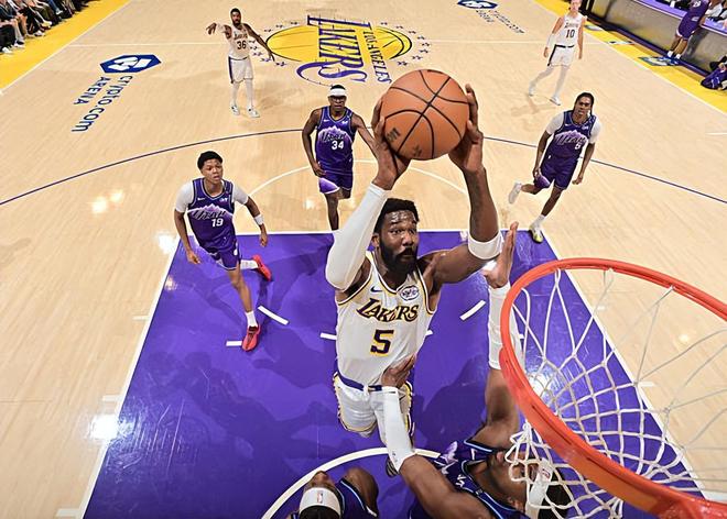 湖人轻取爵士艾顿两双助队三连胜