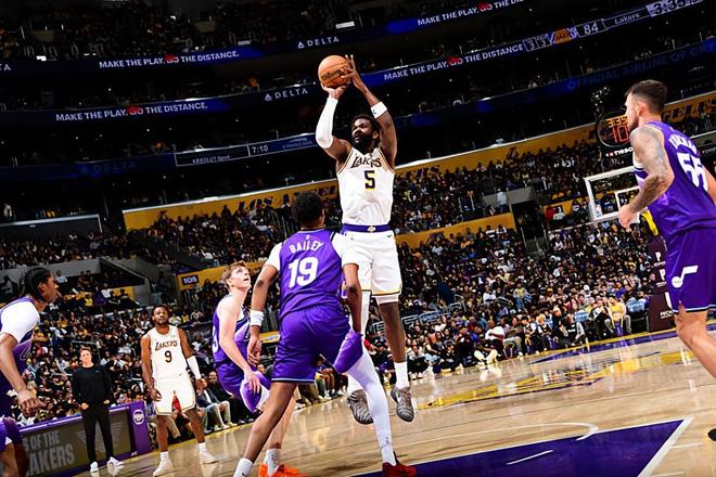 湖人轻取爵士艾顿两双助队三连胜