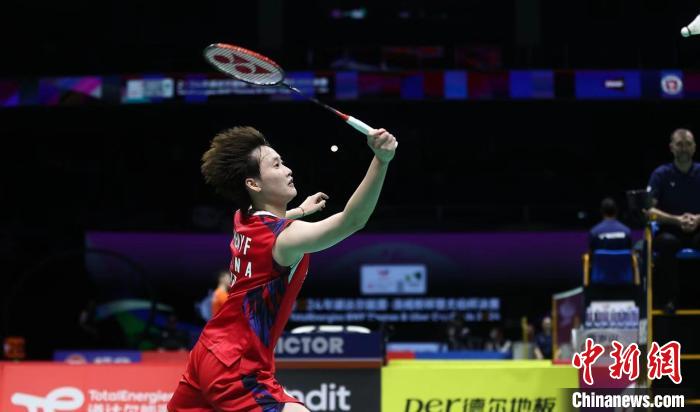 陈雨菲尤伯杯小组赛首战告捷 现场观众热情助阵